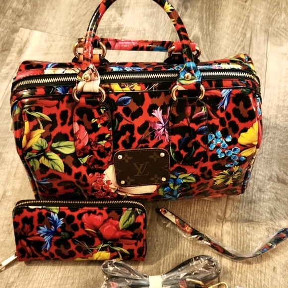 unknown Handbags - Floral Print Women's Bag Set - Red and Black  Upcycle With Wallet And Strap